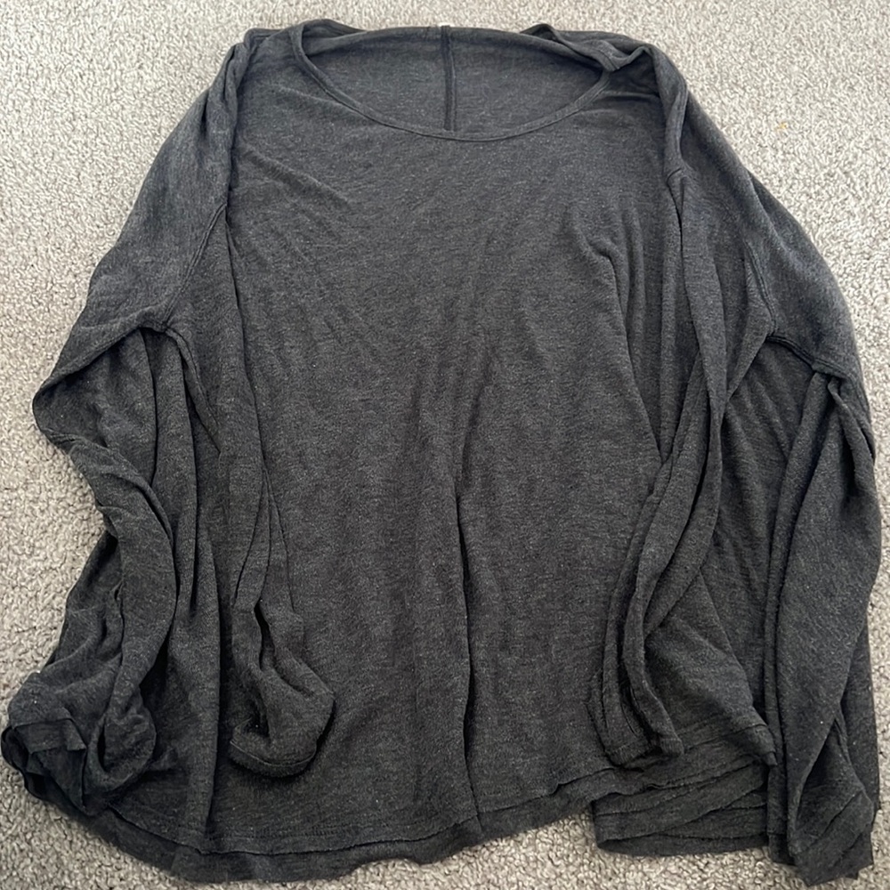 Wishlist M/L gray flowly long sleeve.